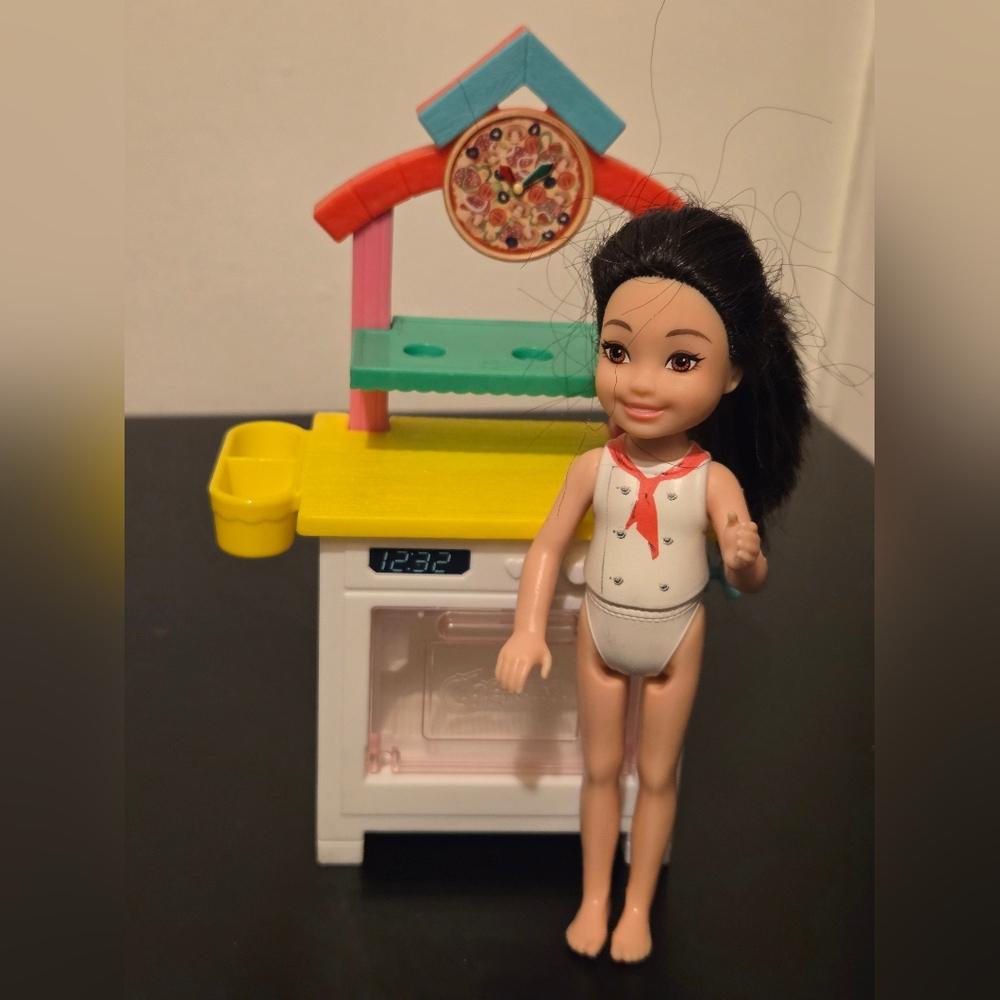 Chelsea Barbie Amusement Carniavl Park Playset with Pizza Chef Set - Picture 5 of 6